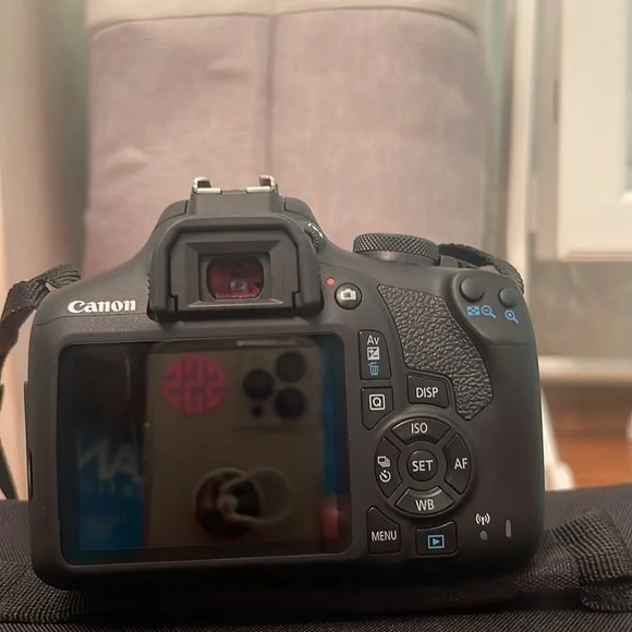 Canon EOS Rebel T7 WITH CASE, STRAP, AND CHARGER